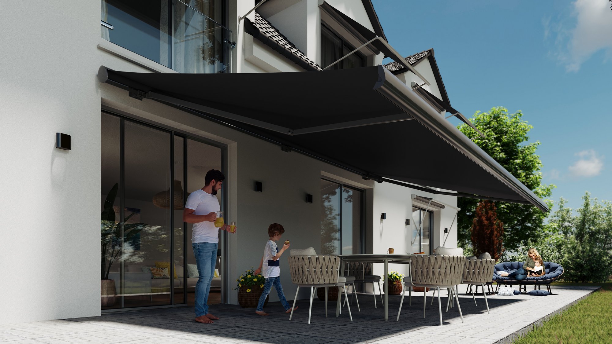 Famille sous un store pour terrasse KADECO