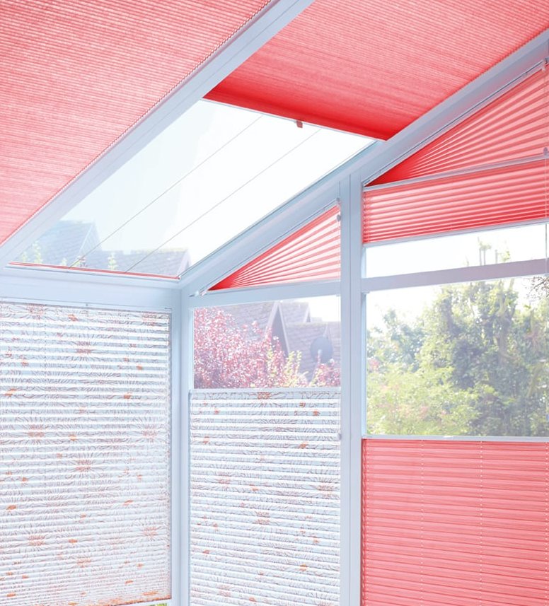 Plafond Anlagen für den Wintergarten in frühlingshaften rot- und weiß-Tönen