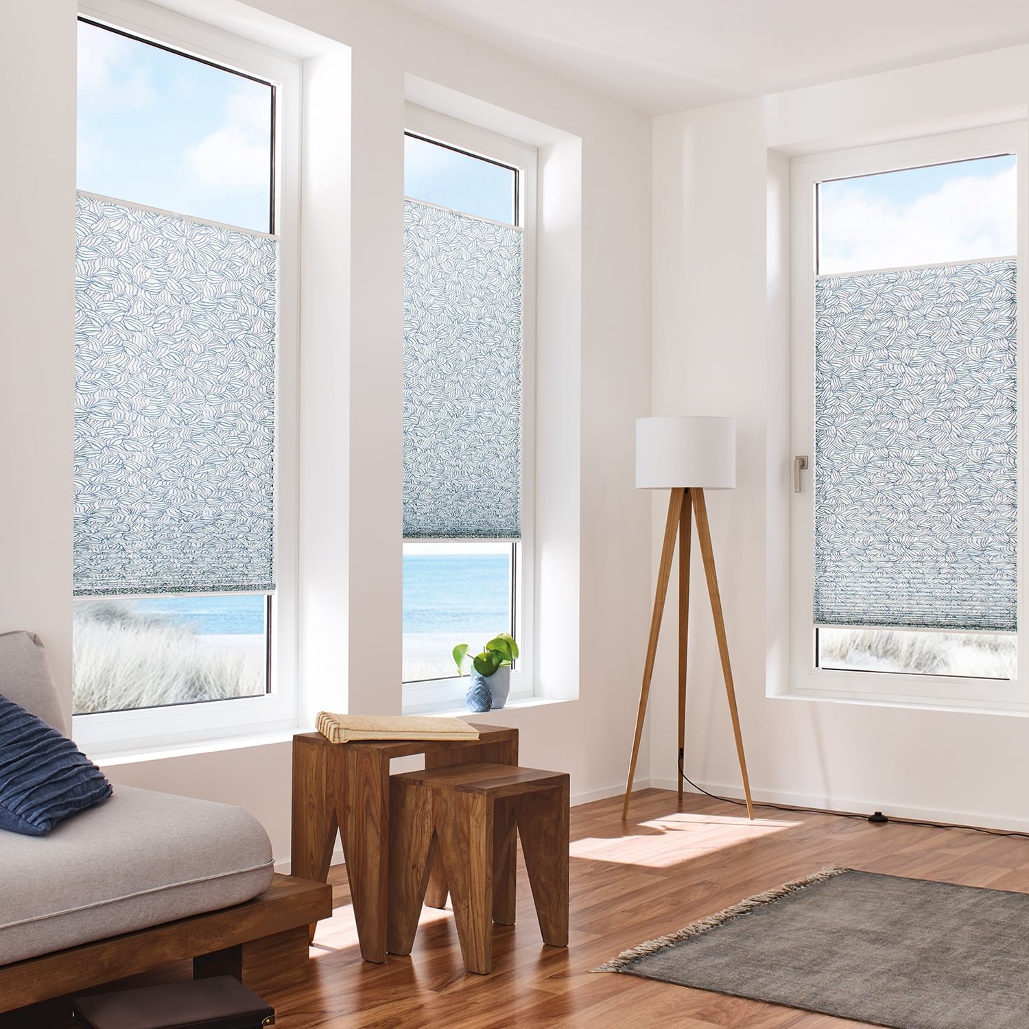 [Translate to English:] KADECO-Plissee im Wohnzimmer