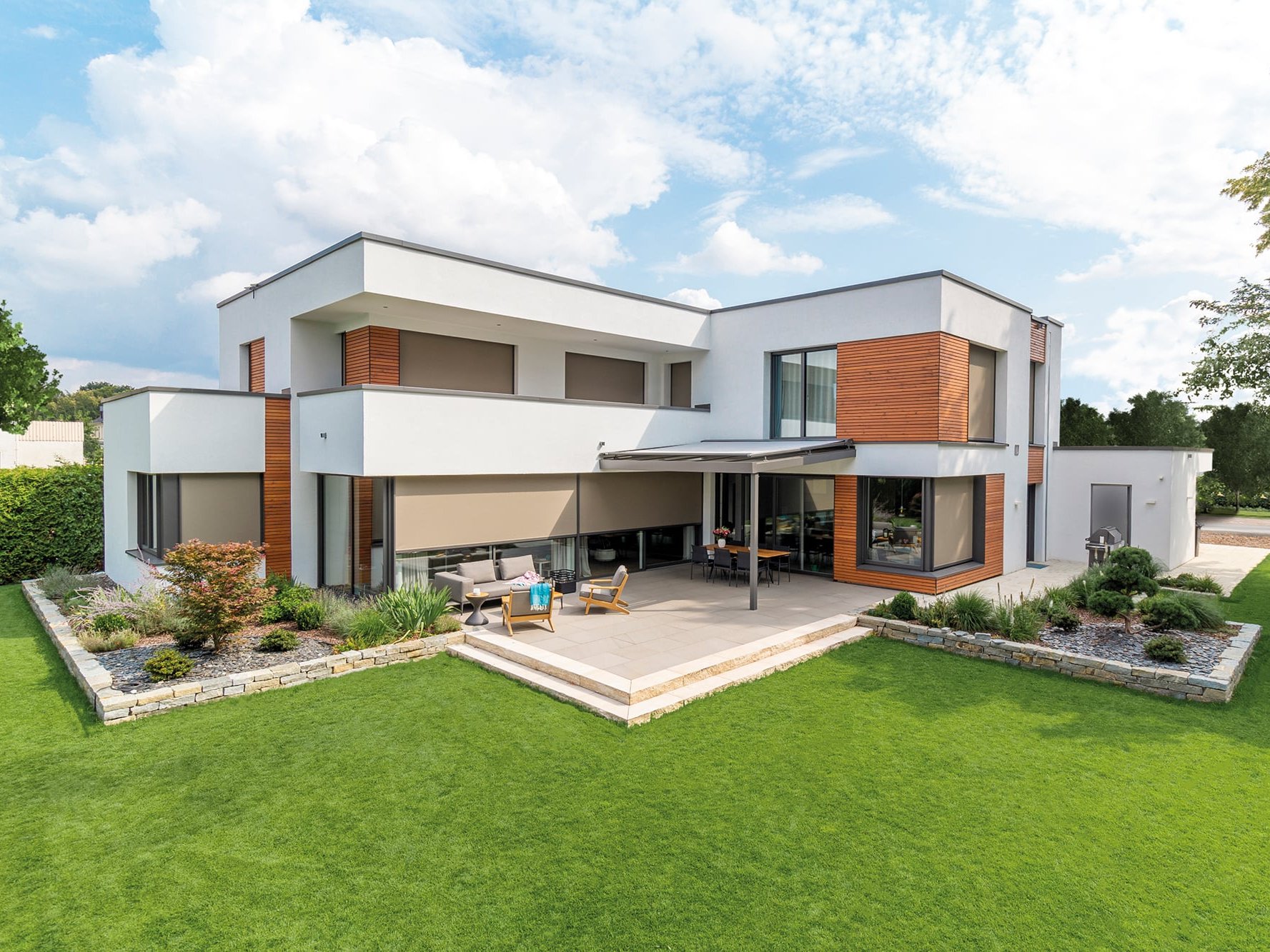 [Translate to Französisch:] Modernes Wohnhaus mit Fenstermarkise